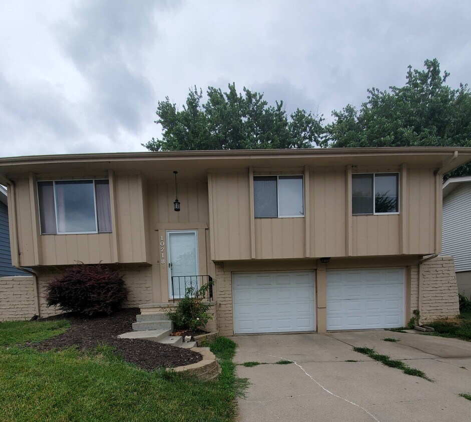 Primary Photo - 10218 Weir St