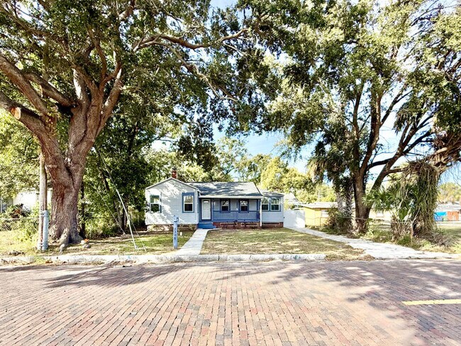 Foto del edificio - 3308 N Avon Ave