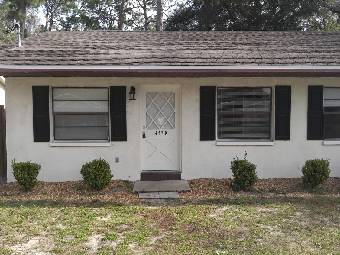 Primary Photo - Cute 2 Bed 1 Bath Duplex in Zephyrhills