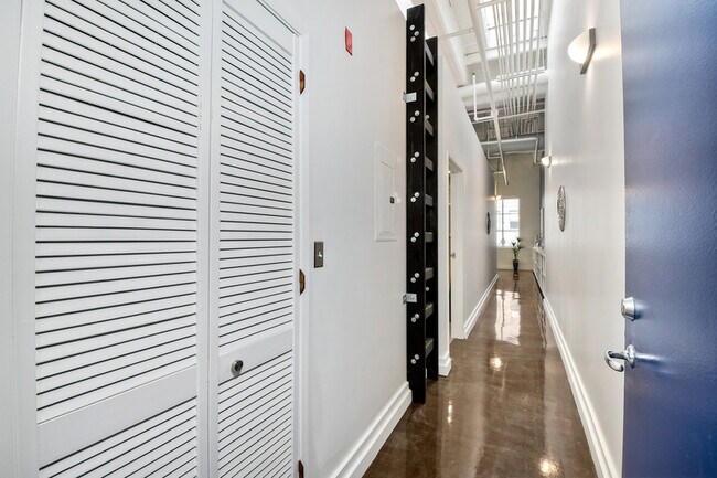 Foto del edificio - 950 Sixth Ave