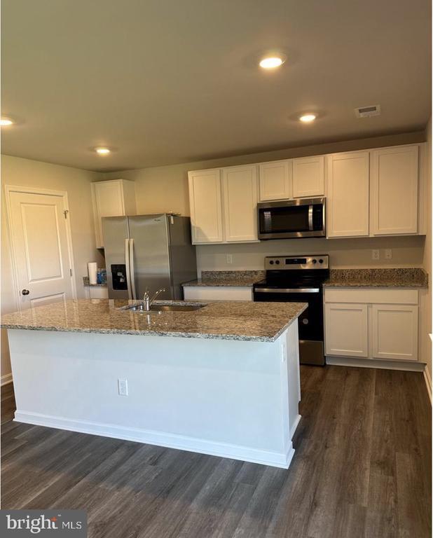 Foto del edificio - 219 Centergate Dr