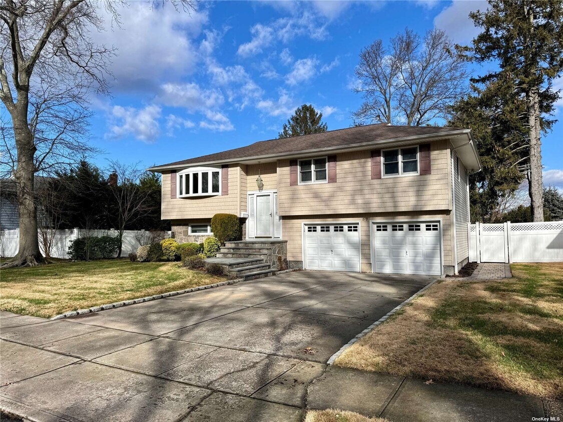 37 Barry Ln S, Old Bethpage, NY 11804 House Rental in Old Bethpage