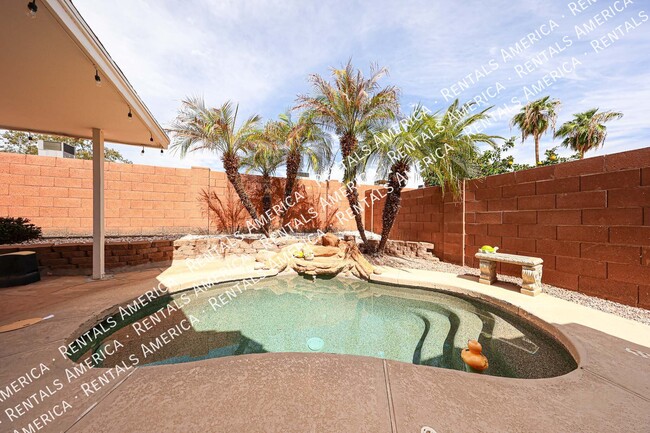 Building Photo - 4524 E Glenhaven Dr
