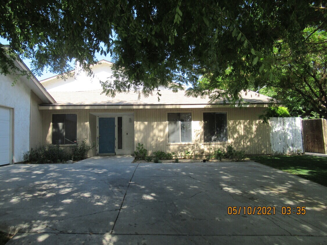 Building Photo - 2905 La Costa St