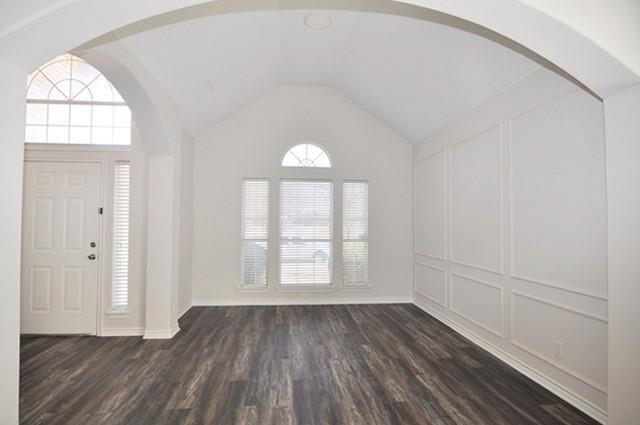 Foto del edificio - 521 Mustang Ridge Dr