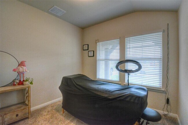 Building Photo - 257 Fossil Dr