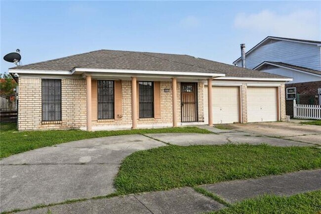 Building Photo - Updated kitchen with yard and patio, 2 car...