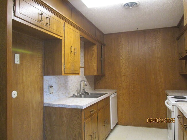 Building Photo - 805 Garland