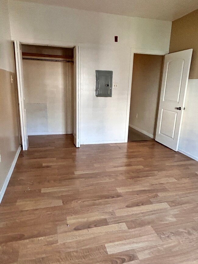Building Photo - 2213 N 33rd St
