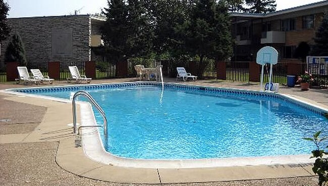 Foto del edificio - 10 Garden Dr