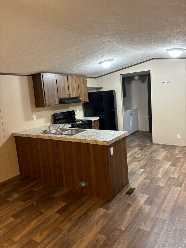 Building Photo - 2565 Culbreth Dr