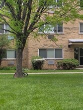 Building Photo - 750 W Dempster St