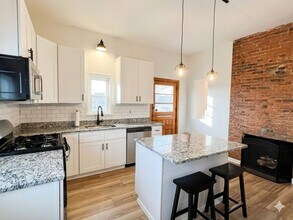Building Photo - 2121 Eggers St