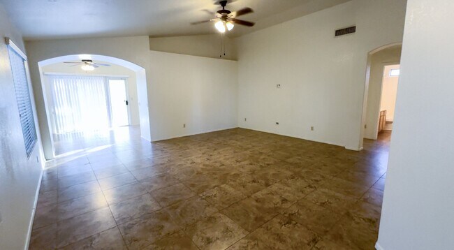 Foto del edificio - 8325 W Bloomfield Rd