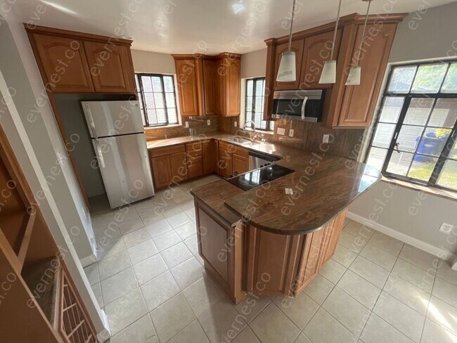 Foto del edificio - 14821 Penrod St