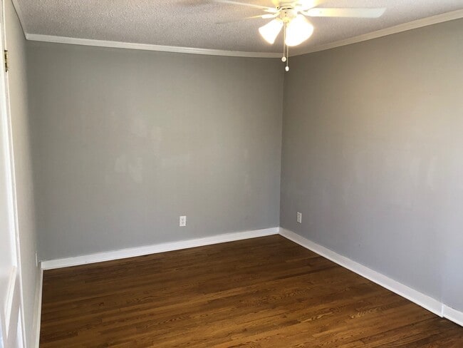 Bedroom - 1 - 2000 Young Ave