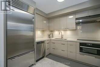 Building Photo - 2119 Lake Shore Blvd W