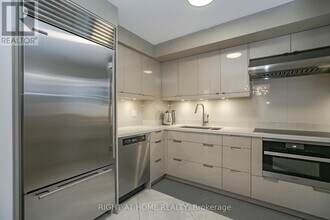 Building Photo - 2119 Lake Shore Blvd W