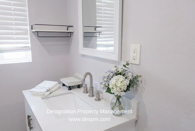 Foto del edificio - 4917 Templeton St