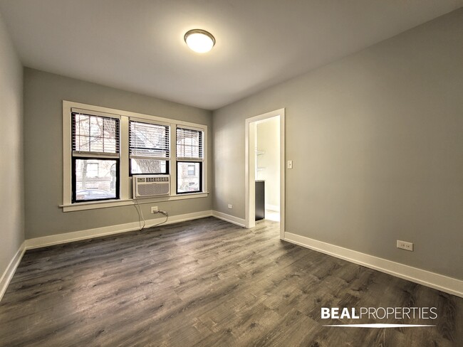 Building Photo - 427 W Belden Ave