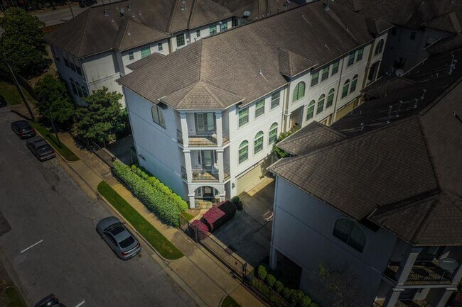 Building Photo - 1421 Bremond St