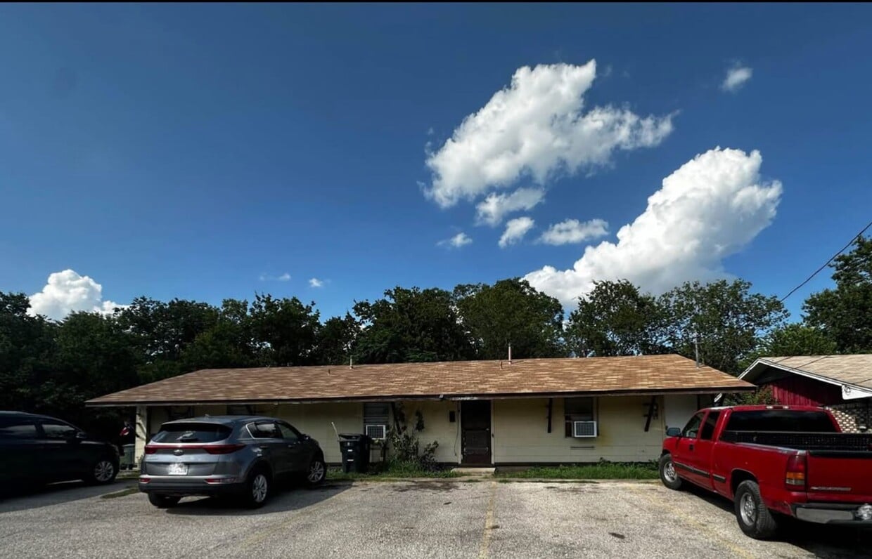 Primary Photo - 611 McArthur Dr