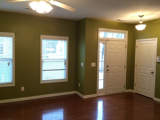 Building Photo - Pre-leasing for May 2026!