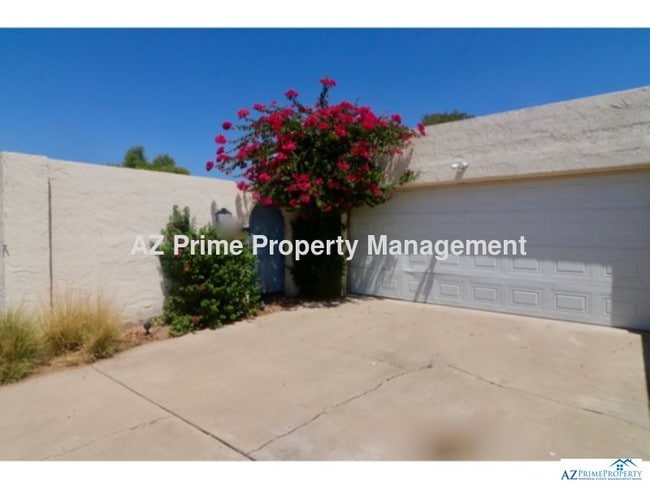 Building Photo - 2617 S Country Club Way