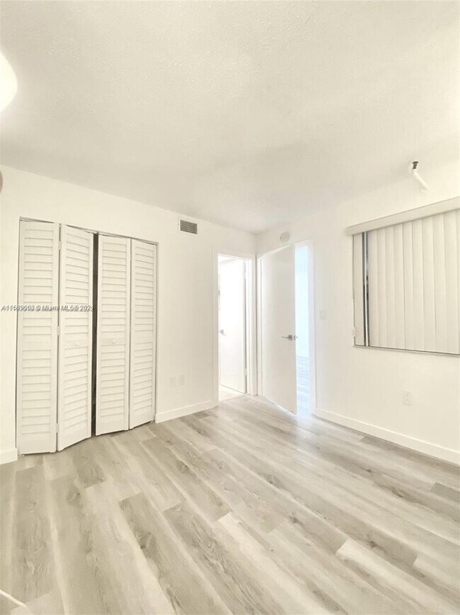 Foto del edificio - 2575 SW 27th Ave