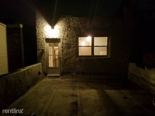 Building Photo - 1 br, 1 bath Triplex - 808 S 6th St #1R