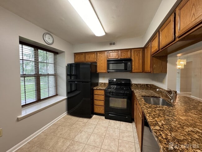 Building Photo - 1503 Commons at Kingswood Dr