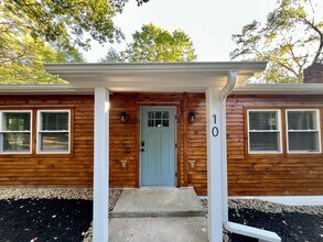 Building Photo - 10 Delson Ln