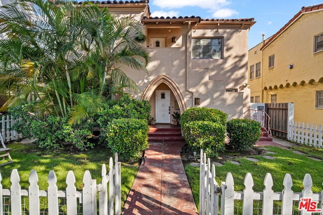 Building Photo - 1142 S Clark Dr