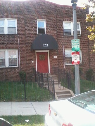 Building Photo - 1231 Holbrook Ter NE