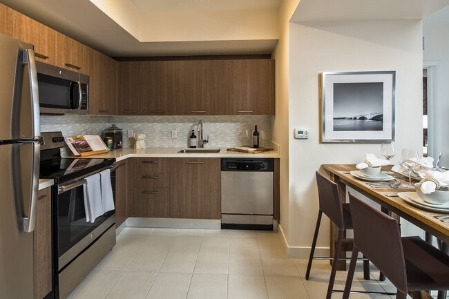 Building Photo - Intown Apartments