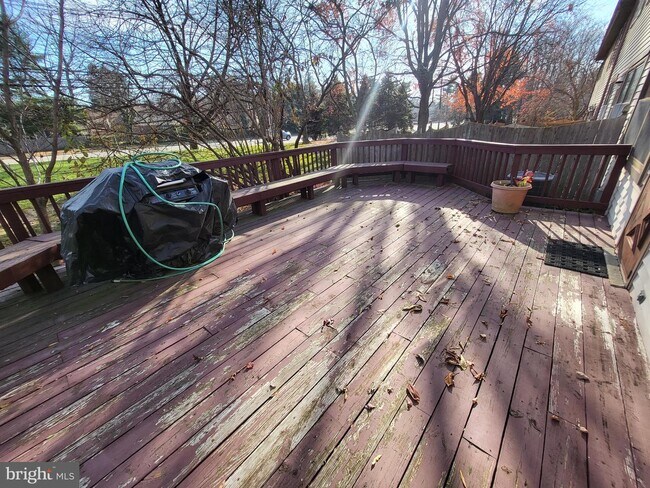 Foto del edificio - 135 GREENSWARD Ln