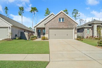 Building Photo - 15527 Maple