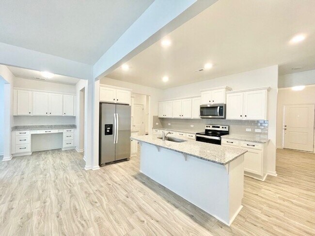 Foto del edificio - 3 br 2.5 ba with spacious loft home 2 car garage Ready APRIL 24TH