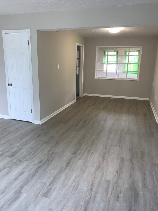 Foto del edificio - 1555 Mayfair Blvd