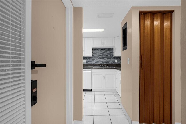 Foto del edificio - 411 Sheoah Blvd