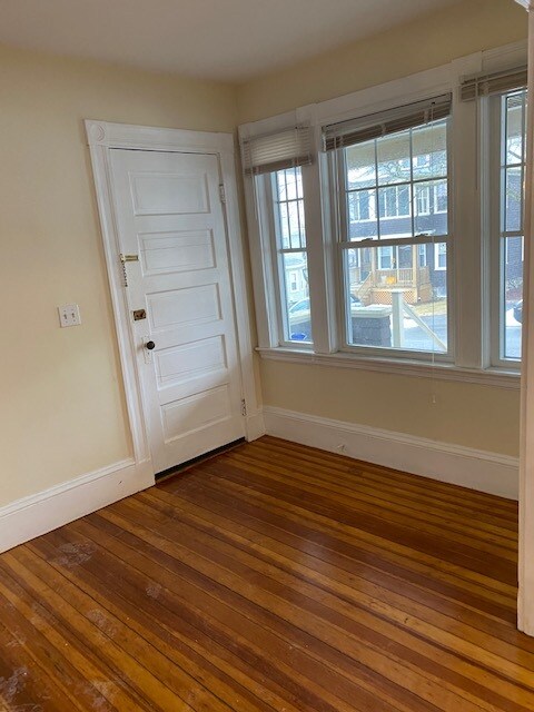 Foyer - 39 Fairmont Ave