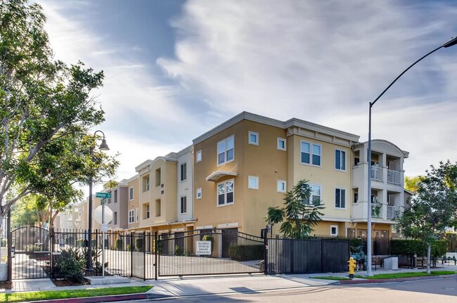 Foto del edificio - Beautiful and Modern Townhome in The Bay a...