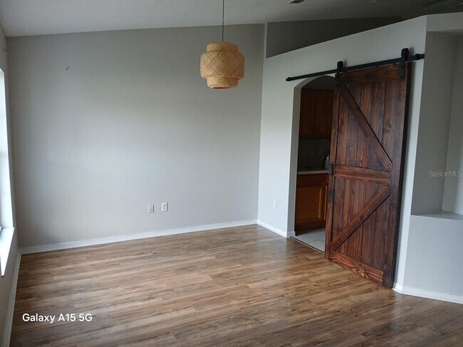 Foto del edificio - 7500 Lullwater Ave