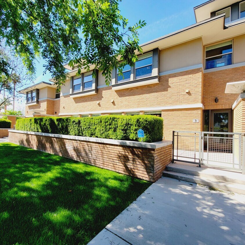 Primary Photo - 1400 E Bethany Home Rd Unit 3 - Excellent ...