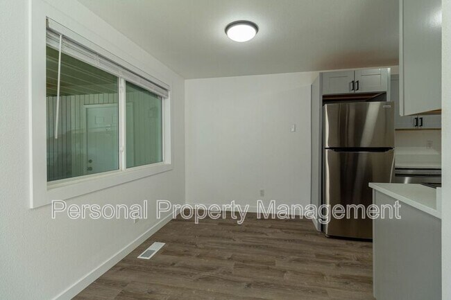 Foto del edificio - 4325 E 17th St