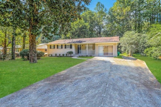 Building Photo - 2749 Williamsburg Dr