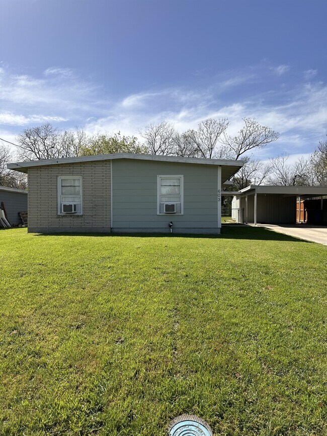 Building Photo - 603 Westmoreland Dr