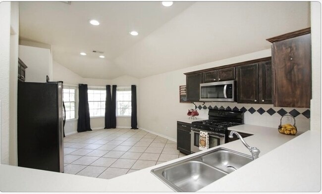 Foto del edificio - 12006 Cyprus Field