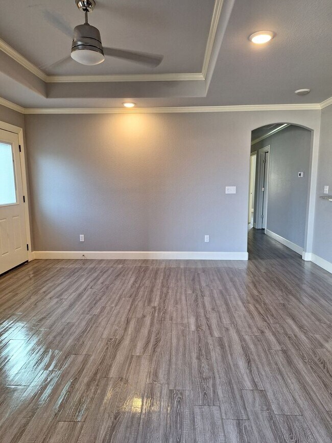 Building Photo - 3 bedroom Duplex