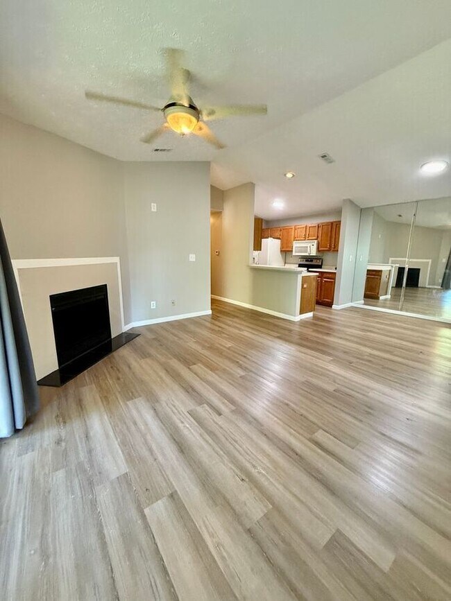 Foto del edificio - 7631 Montgomery Rd